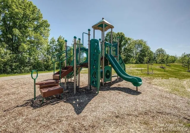 45th image of 2824 Ridington Rd, Ann Arbor, MI 48105 | MLS# 81026004044