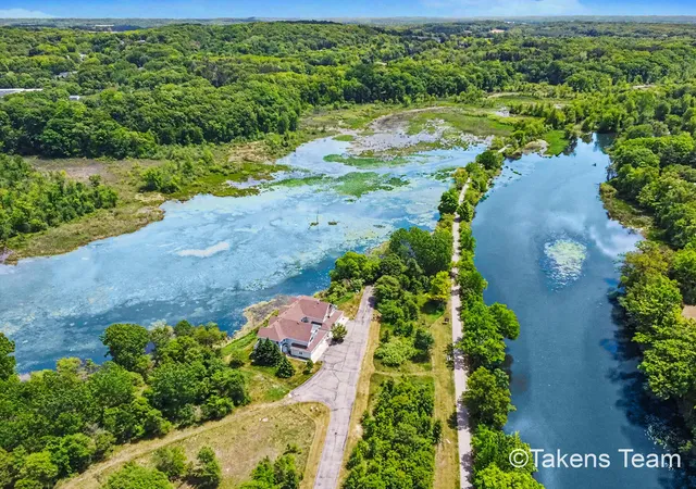 2nd image of 189 Mill Pond Dr, Middleville, MI 49333