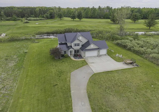 Photo 3 of Single family home for sale at 6702 Links Dr, Mount Pleasant, MI 48858 | MLS# 79080065227 | Listing updated on 2026-06-22