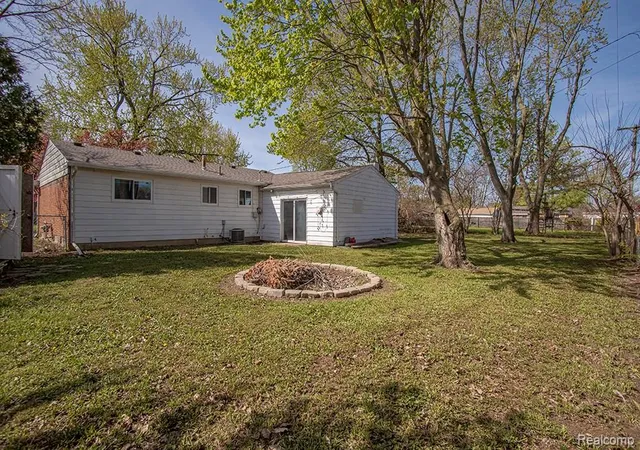 Photo 24 of Single family home for sale at 20401 Luna St, Clinton Township, MI 48035 | MLS# 20261007387 | Listing updated on 2026-08-02