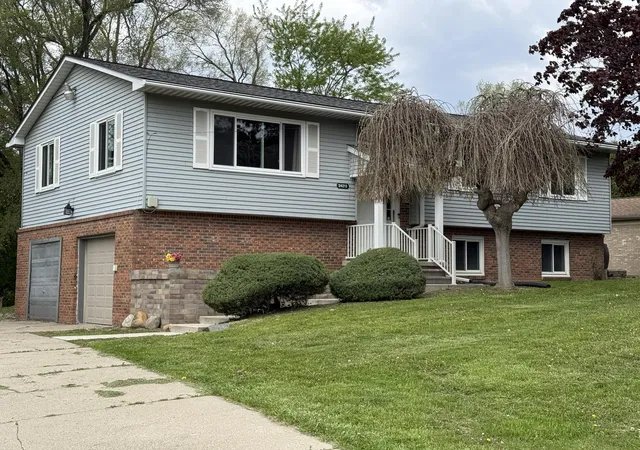 Photo 1 of Single family home for sale at 24213 Broadview St, Farmington Hills, MI 48336 | MLS# 81026004137 | Listing updated on 2026-05-30