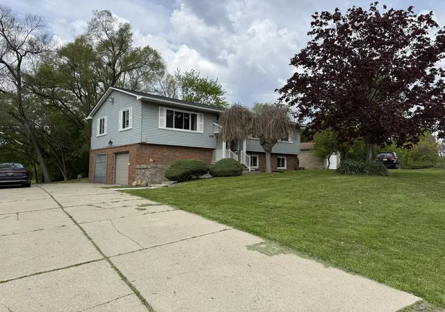 Photo 2 of Single family home for sale at 24213 Broadview St, Farmington Hills, MI 48336 | MLS# 81026004137 | Listing updated on 2026-05-30