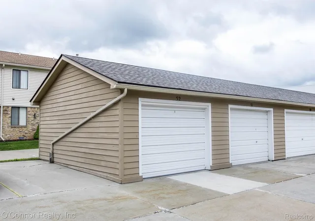 Homes for sale in Marysville City St Clair, MI | 1660 River Road, Marysville City St Clair, MI 48040 | Houzeo