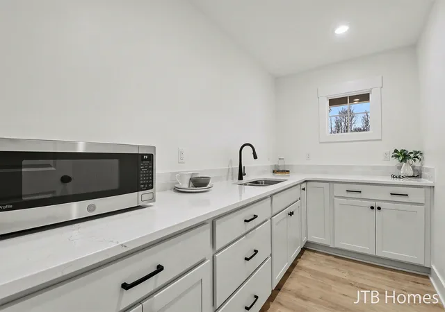 Photo 4 of Single family home for sale at 5940 Valley Point Dr SE, Caledonia, MI 49316 | MLS# 65026004226 | Listing updated on 2026-08-28