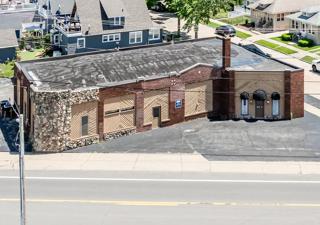 2nd image of 1719 Lakeshore Dr, Saint Joseph, MI 49085 | MLS# 69026004365