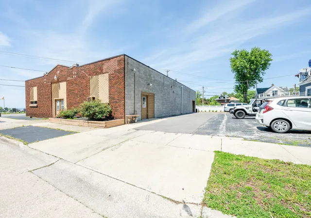 3rd image of 1719 Lakeshore Dr, Saint Joseph, MI 49085 | MLS# 69026004365