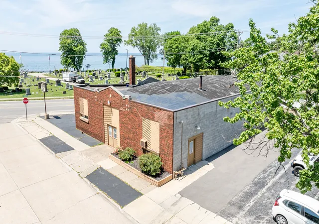 4th image of 1719 Lakeshore Dr, Saint Joseph, MI 49085 | MLS# 69026004365