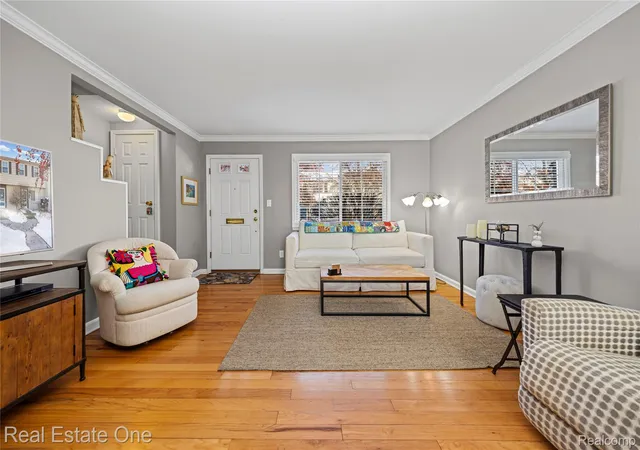 Listing Photo 5 - Condo for sale in building located at 1675 Graefield Rd, Birmingham, MI 48009