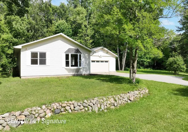 Photo 3 of Single family home for sale at 10293 Carr Rd, Saint Charles, MI 48655 | MLS# 5050199071 | Listing updated on 2026-08-25