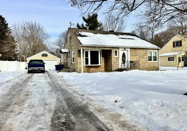 Homes for sale in Kalamazoo, MI | 1223 Parchmount Ave, Kalamazoo, MI 49004 | MLS# 65026004656