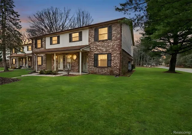 3rd image of 35652 Castlewood Ct, Westland, MI 48185 | MLS# 20261008543
