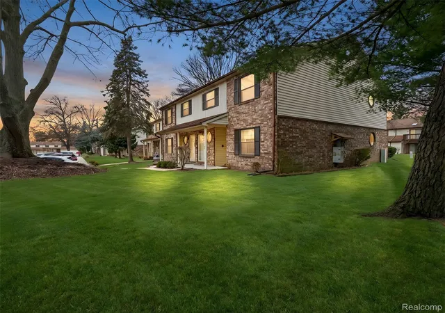 4th image of 35652 Castlewood Ct, Westland, MI 48185 | MLS# 20261008543