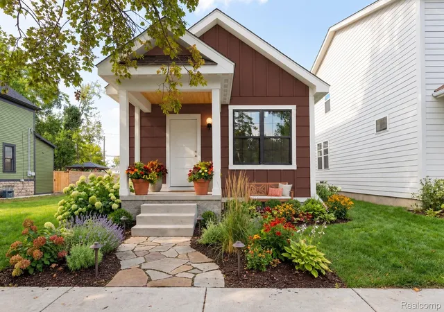 Photo 1 of Single family home for sale at 8748 Agnes St, Detroit, MI 48214 | MLS# 20261008792 | Listing updated on 2026-10-30