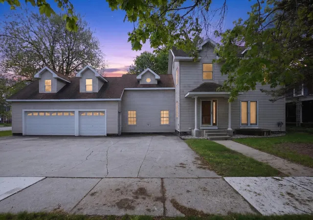 1st image of 1109 S Genesee Dr, Lansing City Ingham, MI 48915 | MLS# 81026005048