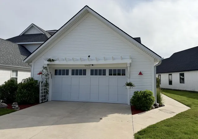 Photo 2 of Single family home for sale at 946 Boardwalk Cvs Dr, Muskegon, MI 49441 | MLS# 71026005143 | Listing updated on 2026-07-24