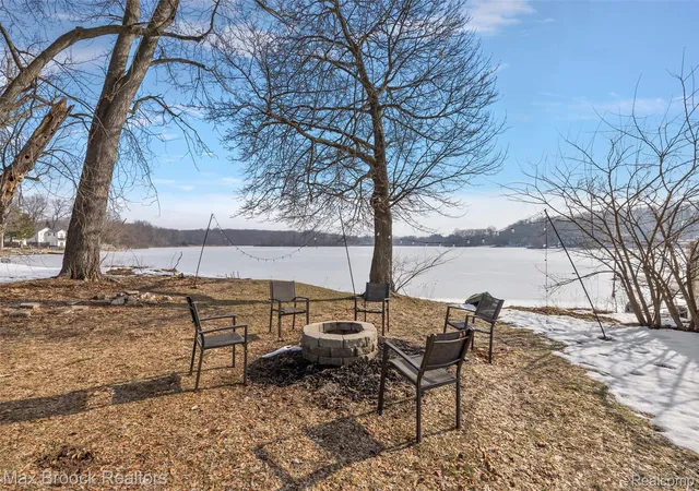 Photo 3 of Single family home for sale at 2940 Steeple Hl Rd, White Lake, MI 48383 | MLS# 20261008965 | Listing updated on 2026-07-06