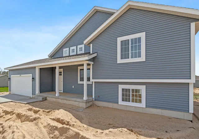 2nd image of 5229 Lilac Ln, Fremont, MI 49412 | MLS# 71026005411