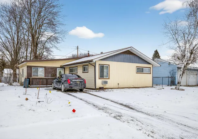Photo 3 of Single family home for sale at 2835 Kensington Dr, Saginaw, MI 48601 | MLS# 20261009464 | Listing updated on 2026-07-06