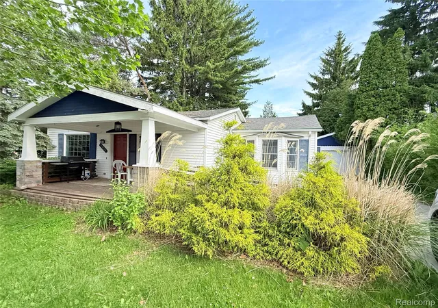 Homes for sale in Lexington Village Sanilac, MI | 7271 Simons St, Lexington Village Sanilac, MI 48450 | MLS# 20261009494