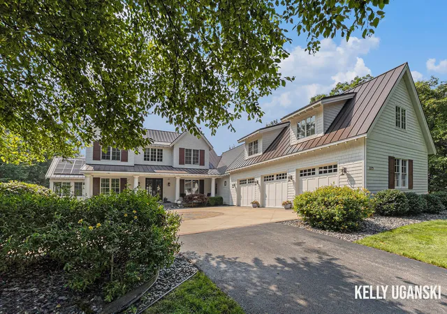 Single Family Residence at 2275 N Scenic Dr, Muskegon, MI 49445 | MLS# 71026005601 | | Sold on 2026-04-15
