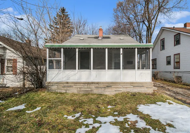 Photo 1 of Single family home for sale at 40 W Strathmore Ave, Pontiac, MI 48340 | MLS# 20261009774 | Listing updated on 2026-07-06