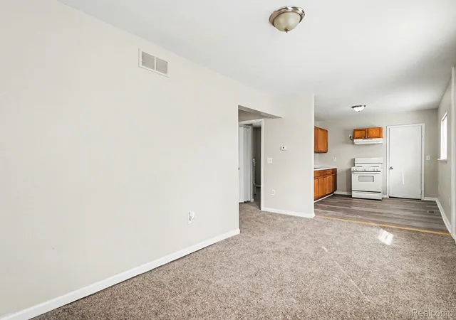 Photo 3 of Single family home for sale at 40 W Strathmore Ave, Pontiac, MI 48340 | MLS# 20261009774 | Listing updated on 2026-07-06