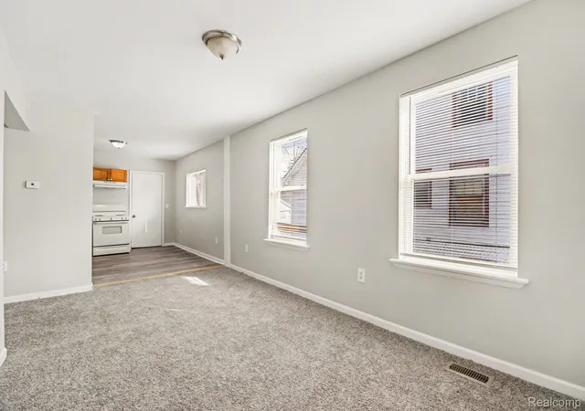 Photo 4 of Single family home for sale at 40 W Strathmore Ave, Pontiac, MI 48340 | MLS# 20261009774 | Listing updated on 2026-07-06
