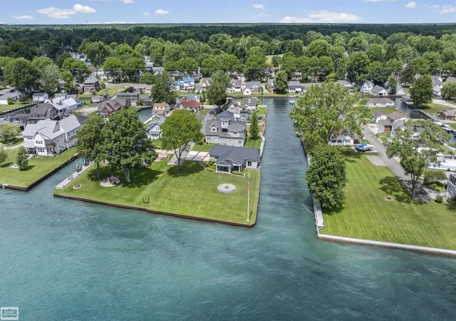 2nd image of 114 Interlochen Dr, Algonac, MI 48001 | MLS# 58050199606