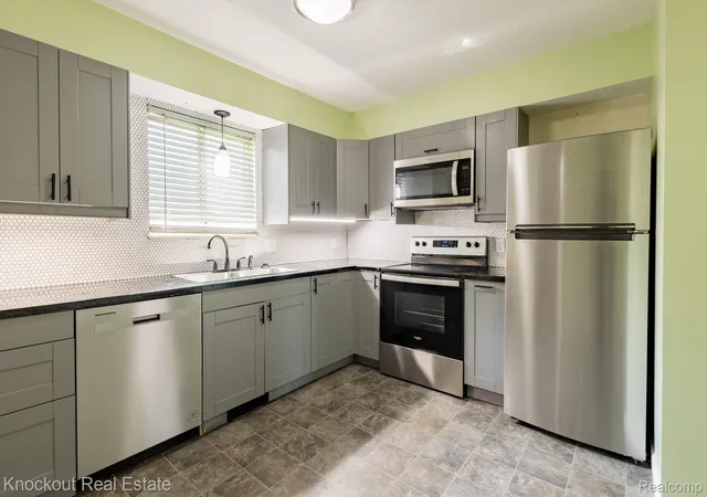 Listing Photo 4 - Condo for sale in building located at 3782 Egan St, Saginaw, MI 48601