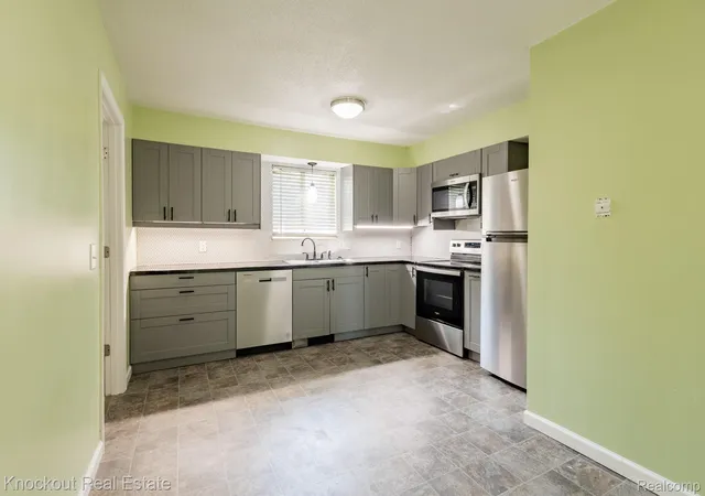 Listing Photo 5 - Condo for sale in building located at 3782 Egan St, Saginaw, MI 48601
