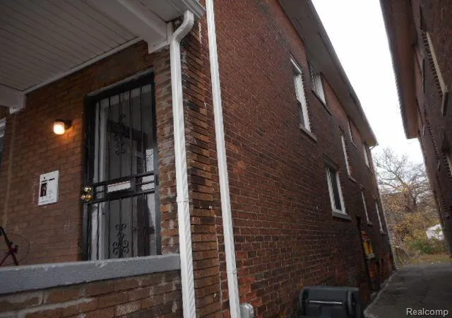 Listing Photo 2 - Condo for sale in building located at 11702 Broadstreet Ave, Detroit, MI 48204 - Unit #