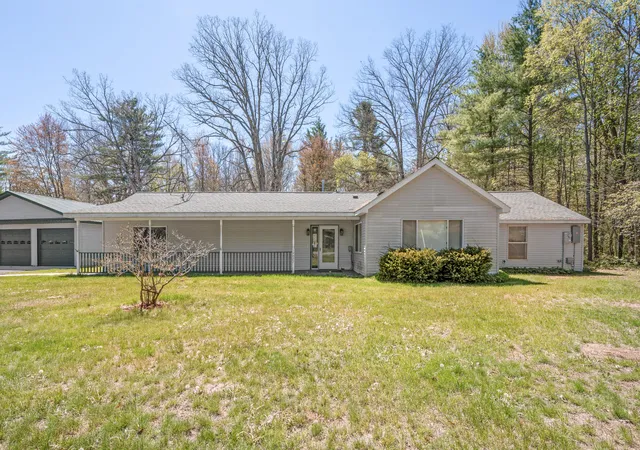 Photo 3 of Single family home for sale at 19077 12 Mile Rd, Big Rapids, MI 49307 | MLS# 72026006038 | Listing updated on 2026-08-27