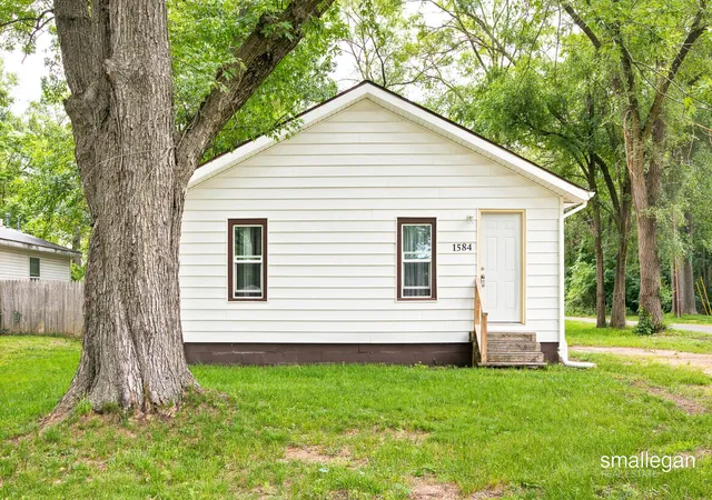 Photo 1 of Single family home for sale at 1584 Carlton St, Muskegon, MI 49442 | MLS# 65026006067 | Listing updated on 2026-08-27