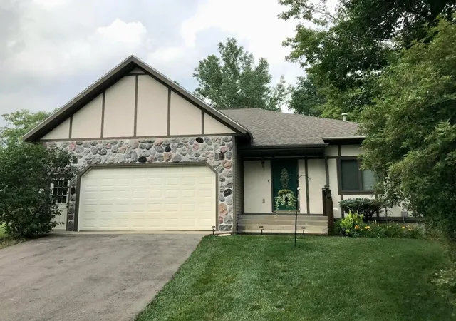 1st image of 406 Vienna Ln, Fremont, MI 49412 | MLS# 65026006069