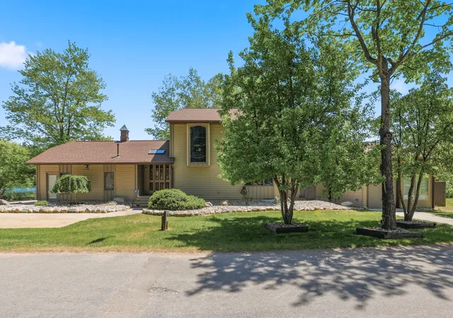 Photo 3 of Single family home for sale at 360 W Baldwin Lake Dr, Greenville, MI 48838 | MLS# 65026006108 | Listing updated on 2026-08-27