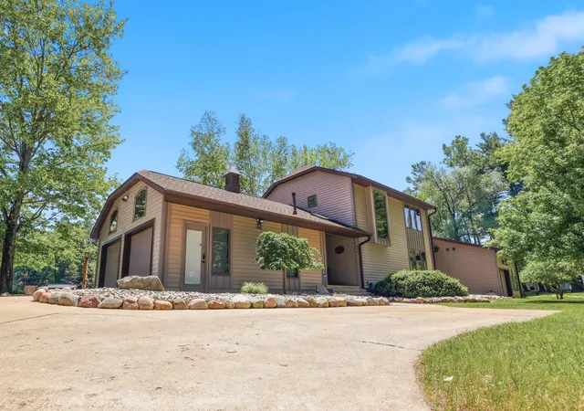 Photo 3 of Single family home for sale at 360 W Baldwin Lake Dr, Greenville, MI 48838 | MLS# 65026006108 | Listing updated on 2026-08-27