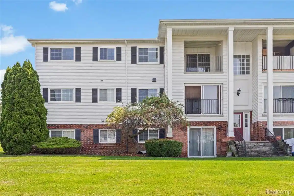 Listing Photo 1 - Condo for sale in 440 Baldwin Ave located at 440 Baldwin Ave, Rochester, MI 48307 - Unit #63