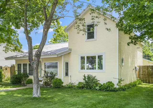 Photo 1 of Single family home for sale at 411 S Walnut St, Kalkaska, MI 49646 | MLS# 78080065558 | Listing updated on 2026-06-22