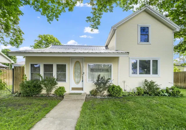 Photo 2 of Single family home for sale at 411 S Walnut St, Kalkaska, MI 49646 | MLS# 78080065558 | Listing updated on 2026-06-22