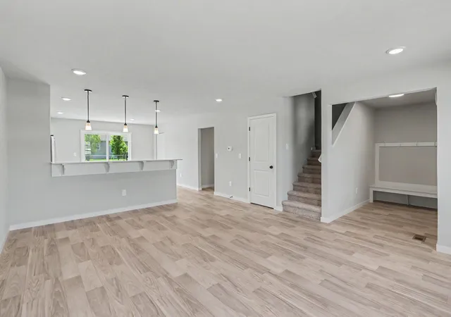 3rd image of 1005 Foxglove Ave, Vicksburg Village Kalamazoo, MI 49097 | MLS# 66026006294