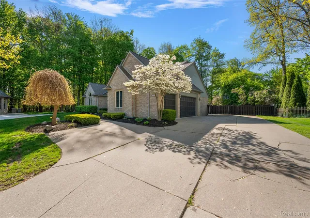Photo 5 of Single family home for sale at 17840 Christine Blvd N, Clinton Township, MI 48038 | MLS# 20261010824 | Listing updated on 2026-09-01