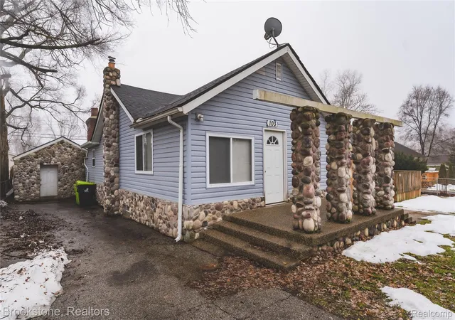 Photo 2 of Single family home for sale at 103 W Cornell Ave, Pontiac, MI 48340 | MLS# 20261010831 | Listing updated on 2026-10-04