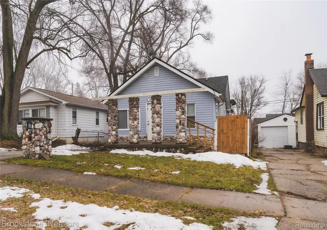 Photo 3 of Single family home for sale at 103 W Cornell Ave, Pontiac, MI 48340 | MLS# 20261010831 | Listing updated on 2026-10-04