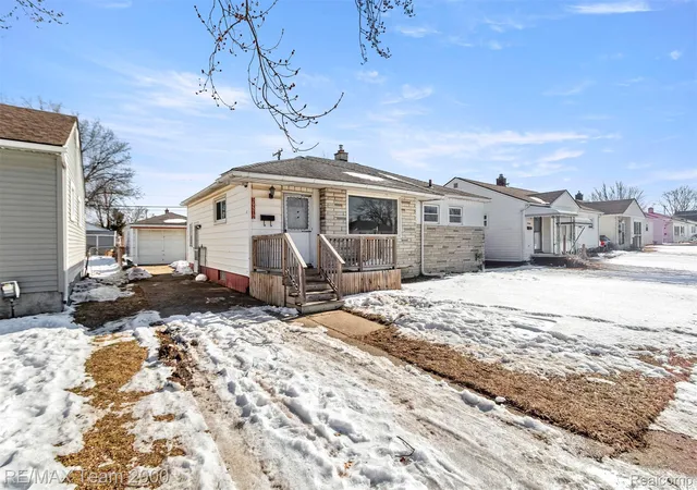 Single Family Residence at 29570 Rosemont St, Roseville, MI 48066 | MLS# 20261010843 |  | Sold on 2026-05-18