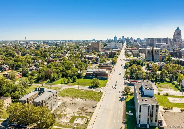 5th image of 30 E Philadelphia St, Detroit, MI 48202 | MLS# 20261010862