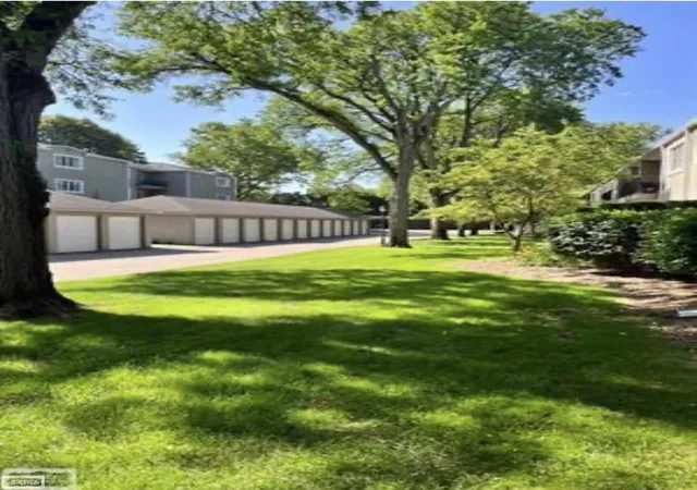 Listing Photo 2 - Condo for sale in building located at 1115 N Old Woodward Ave, Oakland, MI 48009 - Unit #