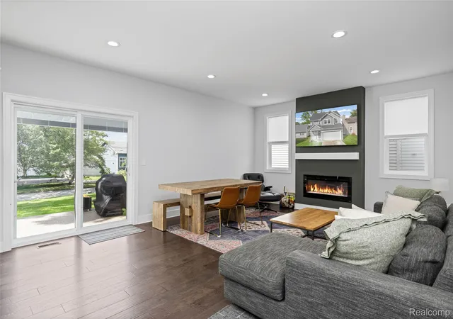 5th image of 1410 Beachland Blvd, Waterford, MI 48328 | MLS# 20261011097