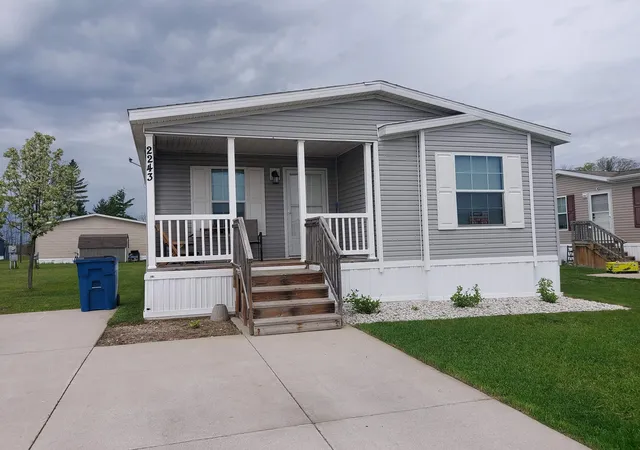 24th image of 2243 Leisure Ln, Traverse City, MI 49686 | MLS# 78080065592