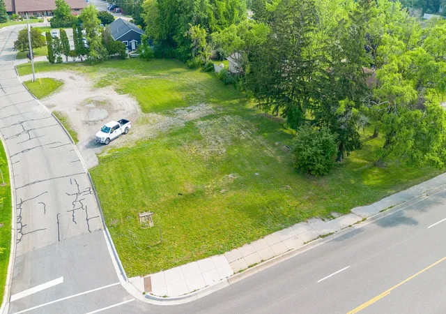 1st image of 915 E Broomfield Rd, Mount Pleasant, MI 48858 | MLS# 79080065593