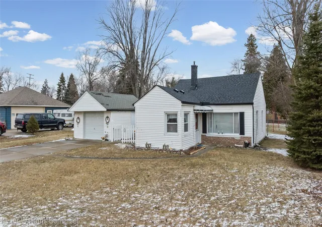 Photo 3 of Single family home for sale at 32694 Ruehle Ave, Warren, MI 48093 | MLS# 20261011472 | Listing updated on 2026-07-28